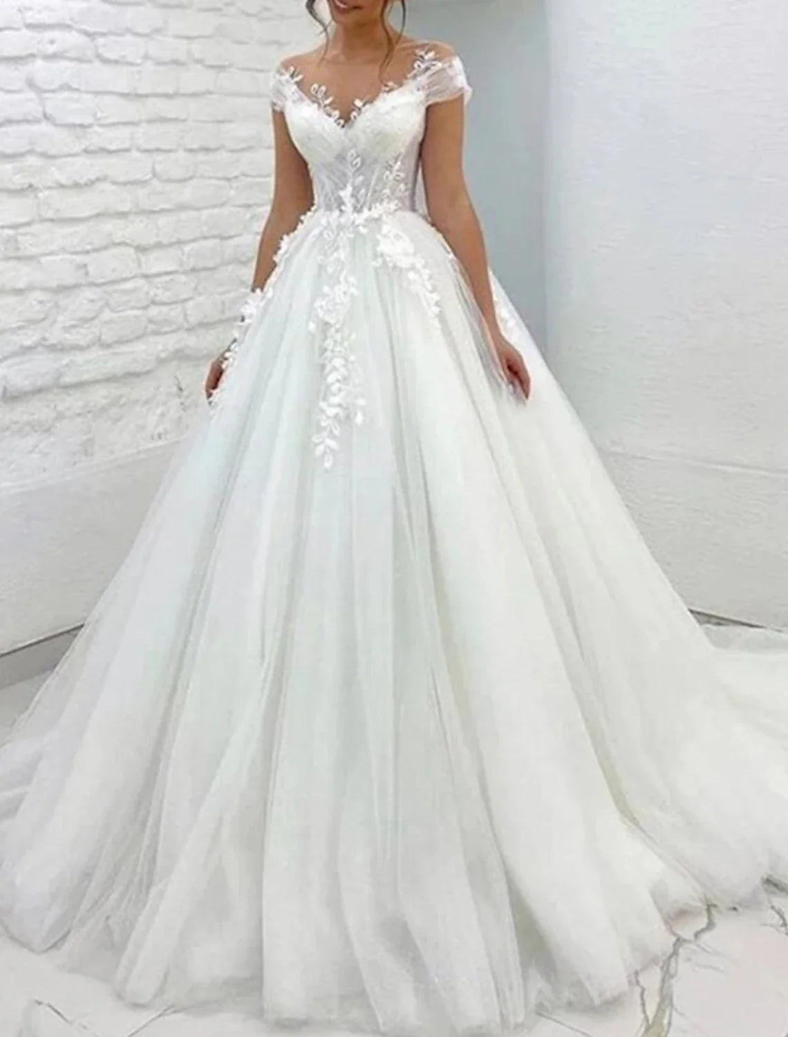 Formal Wedding Dresses Ball Gown V Neck Cap Sleeve Chapel Train Lace Bridal Gowns With Appliques Modern Wedding Gown